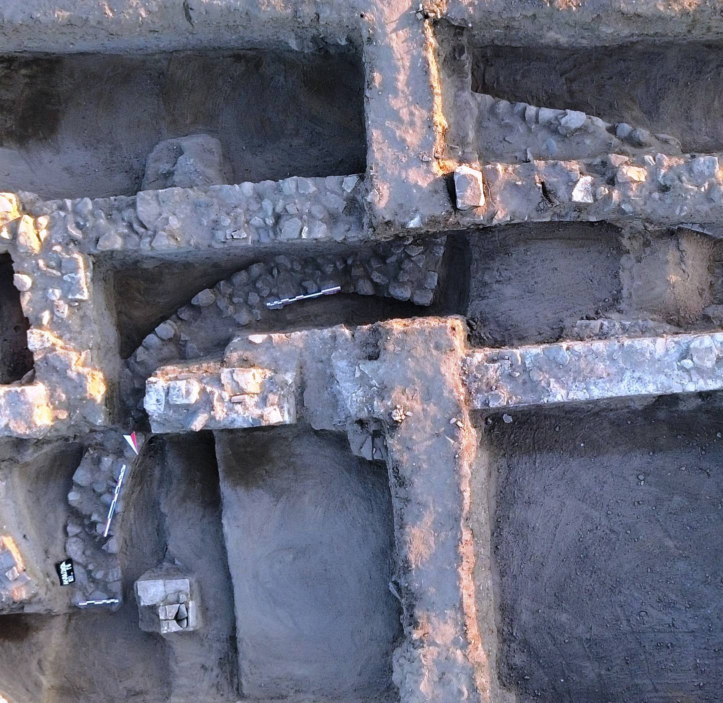  Основи на римския храм от I век в м. Аклади 